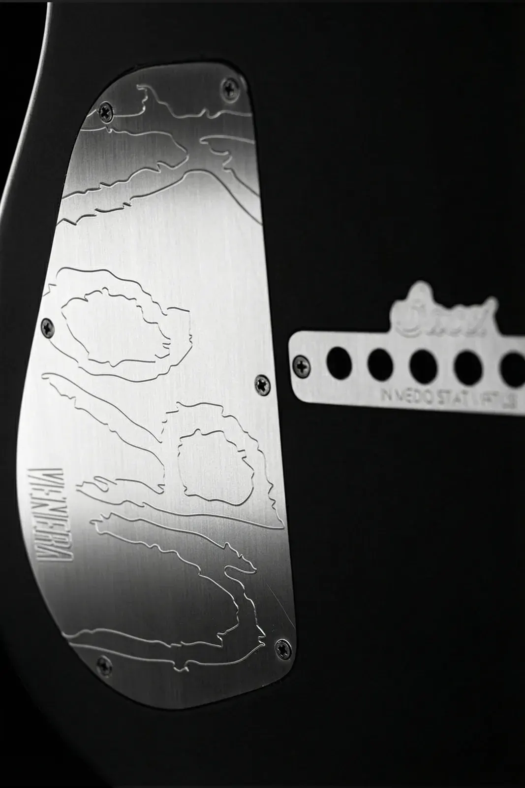 Munky's Officina baritone, KORN