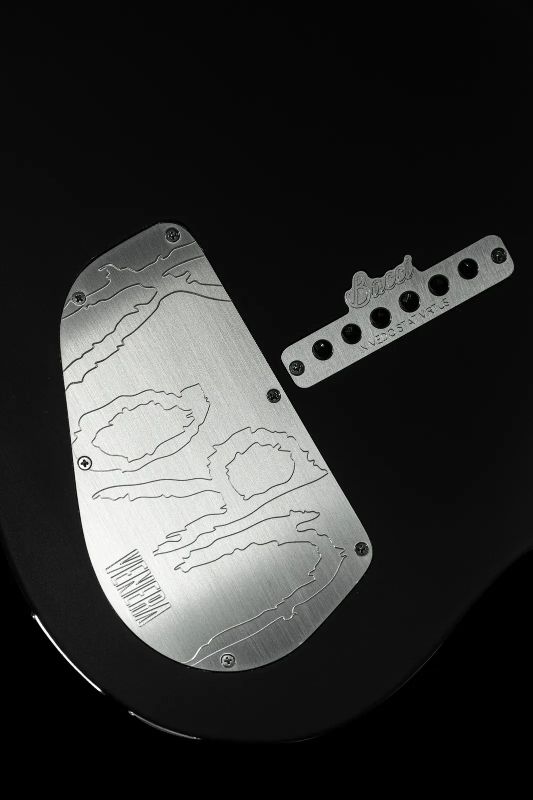 Munky's Officina baritone, KORN